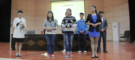 旅游学院青年教师林琳为2014级新生作大学生礼仪知识讲座图片